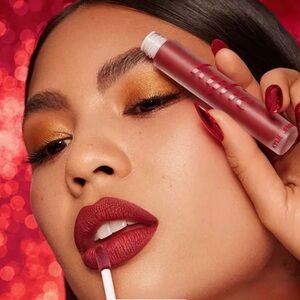 Kylie Holiday Velvet Red 405 Matte Liquid lip Deep Red
